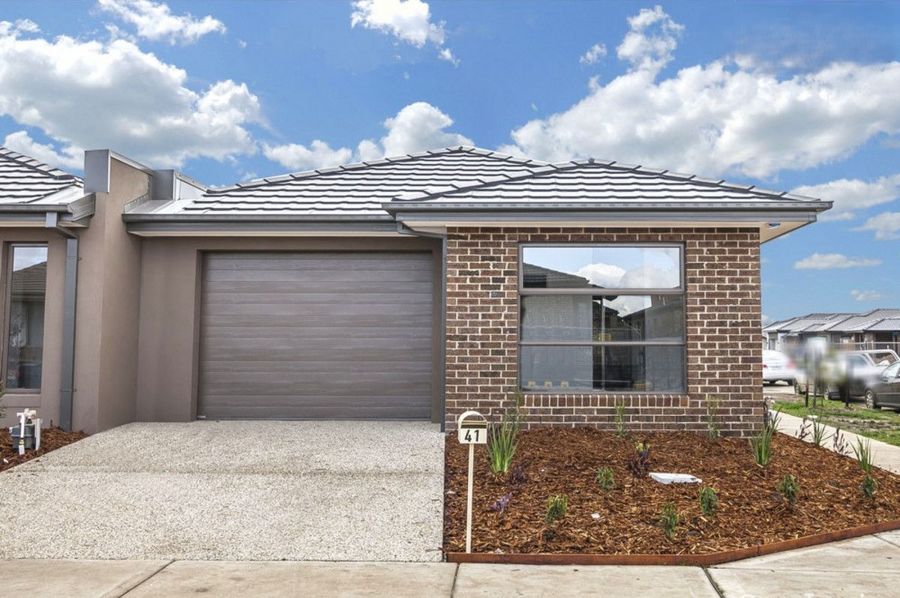 41 HIGHFIELD DR, MICKLEHAM, VIC 3064