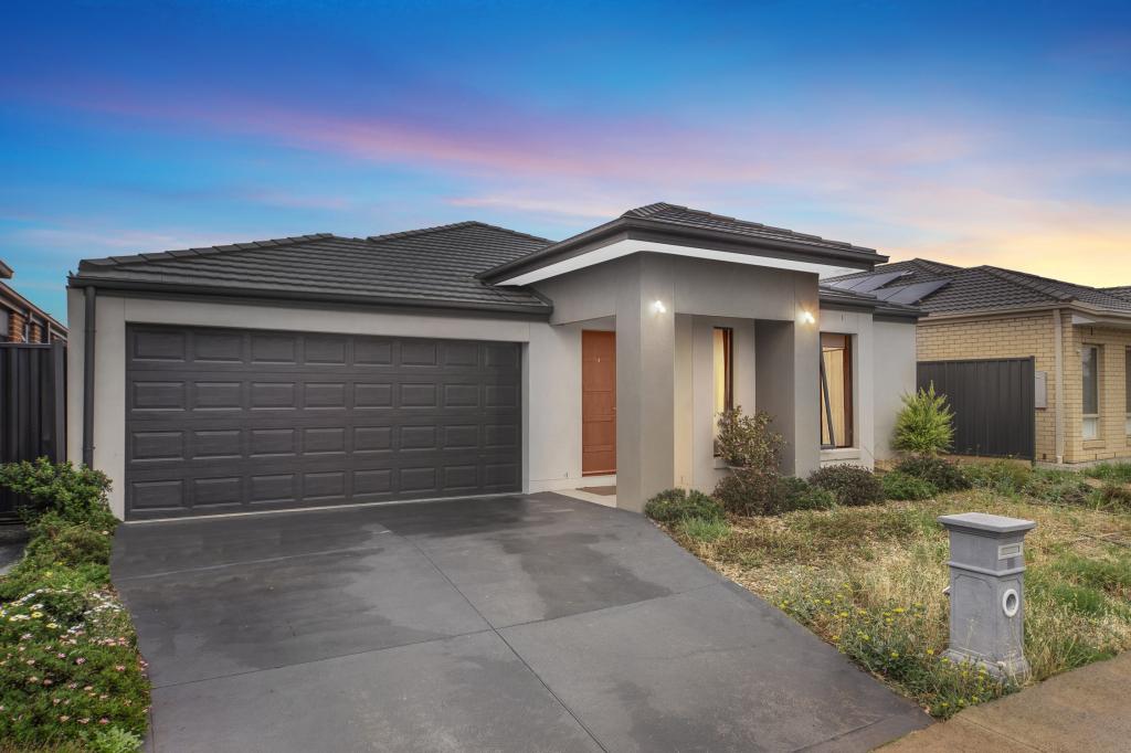 14 Antonio Dr, Melton South, VIC 3338