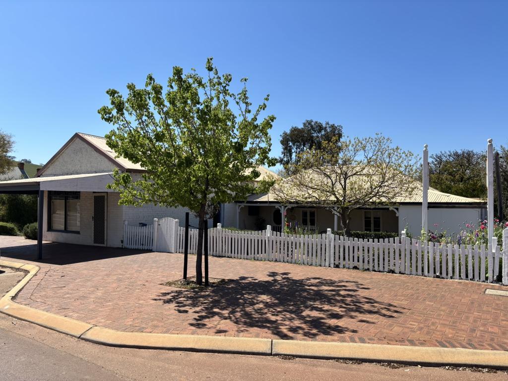 92 Stirling Tce, Toodyay, WA 6566