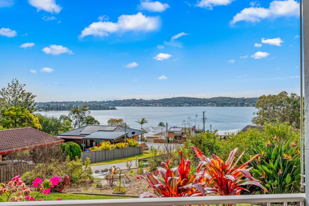 100 Fishing Point Rd, Fishing Point, NSW 2283