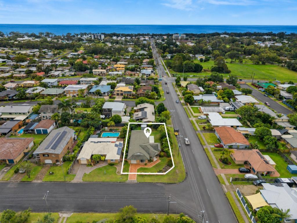 42 Moonbi St, Scarness, QLD 4655