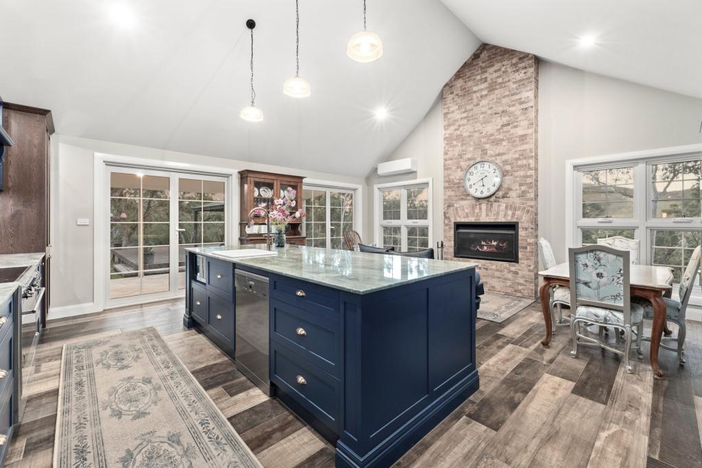 15 Amungula Pl, Wamboin, NSW 2620