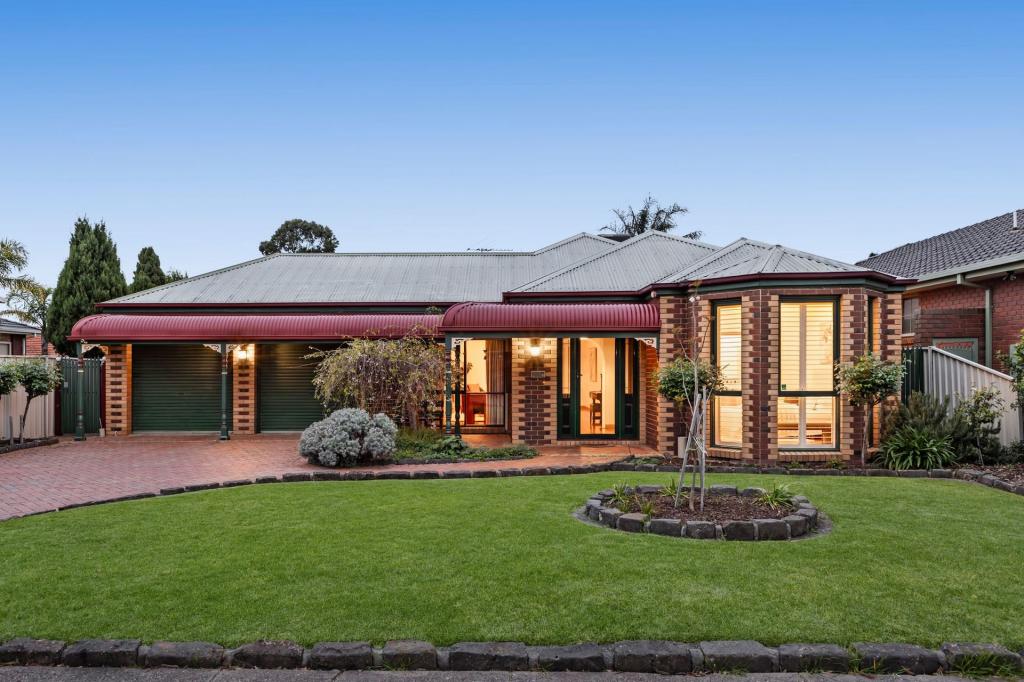 16 Queen Victoria Cres, Taylors Lakes, VIC 3038