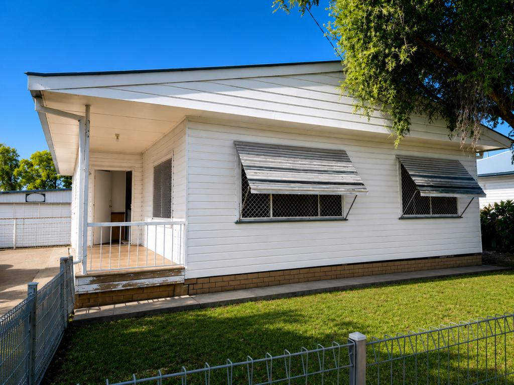 8 Downer Ave, Moree, NSW 2400