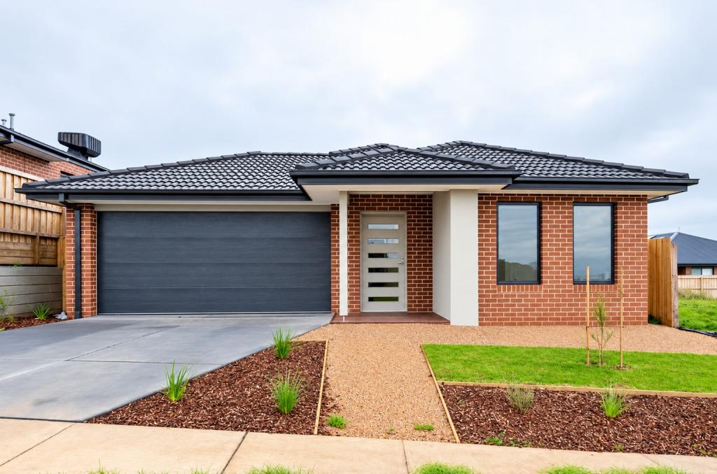 34 LILY DR, WALLAN, VIC 3756