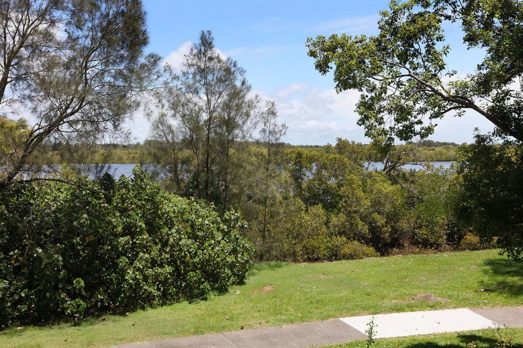 275/125 HANSFORD RD, COOMBABAH, QLD 4216