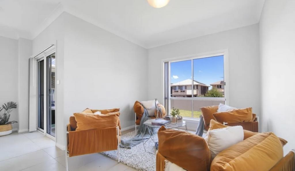29 Schofields Farm Rd, Tallawong, NSW 2762