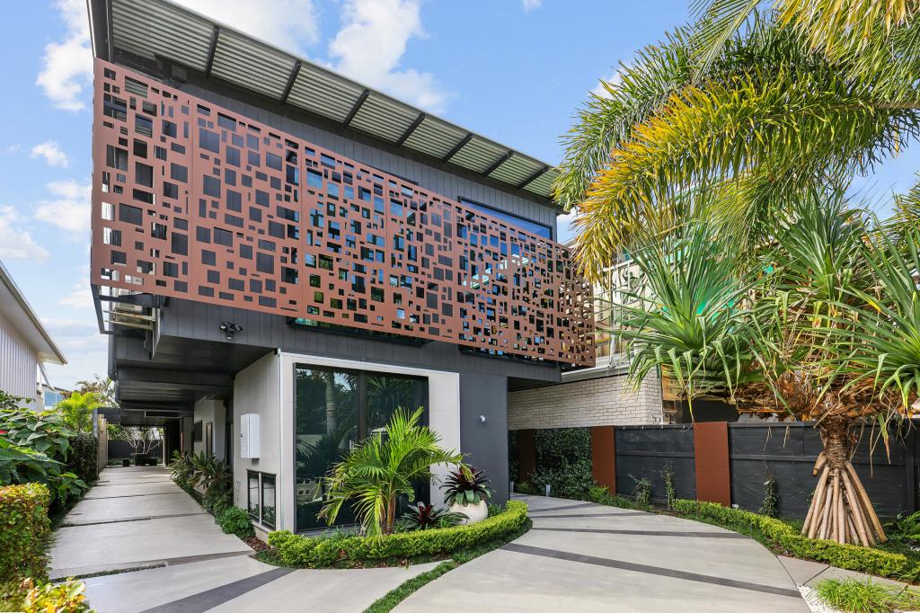2/113 NOBBY PDE, MIAMI, QLD 4220