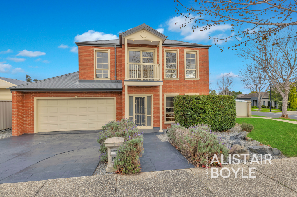 2 ST LEONARD WAY, PAKENHAM, VIC 3810