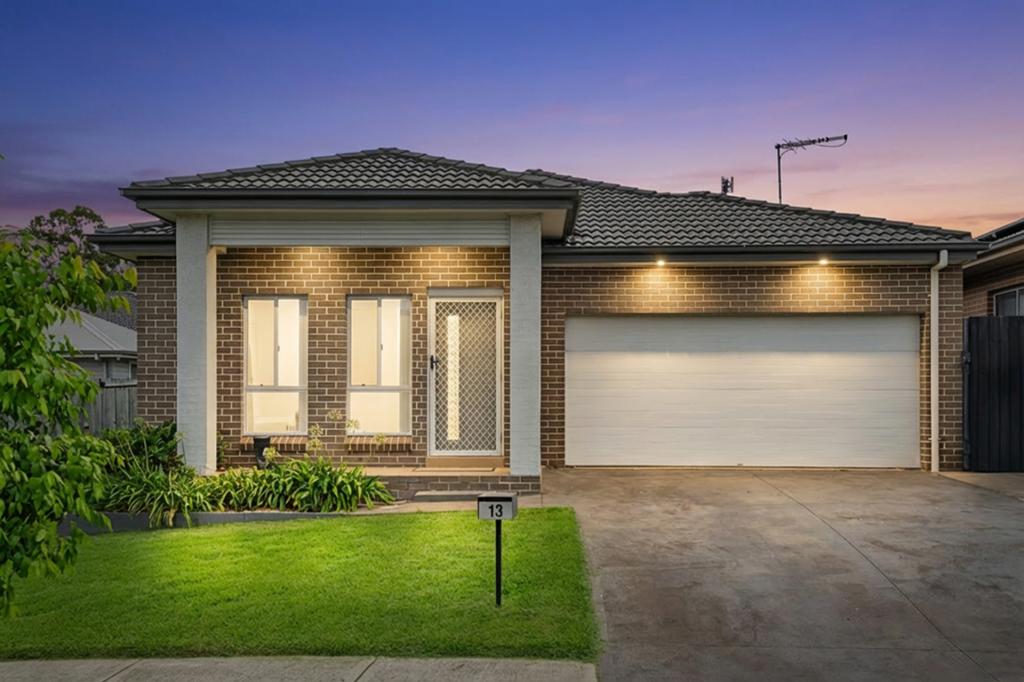 13 Lorimer Cres, Elderslie, NSW 2570