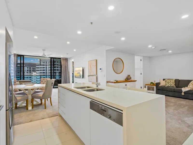 22201/21 Elizabeth Ave, Broadbeach, QLD 4218
