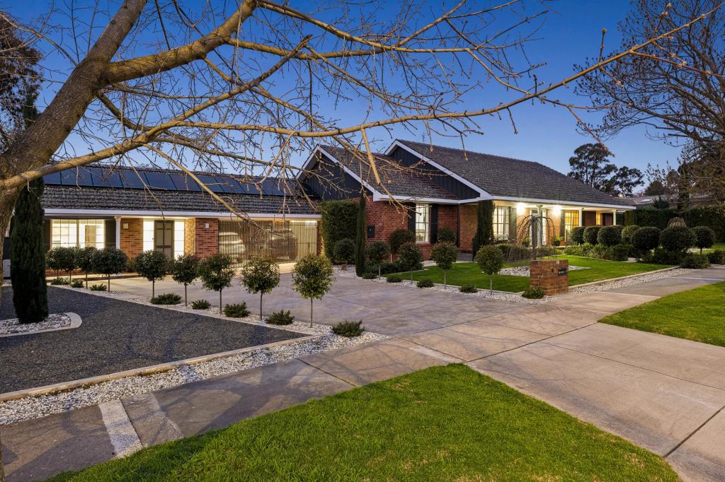 10 Herbert Ave, Strathdale, VIC 3550