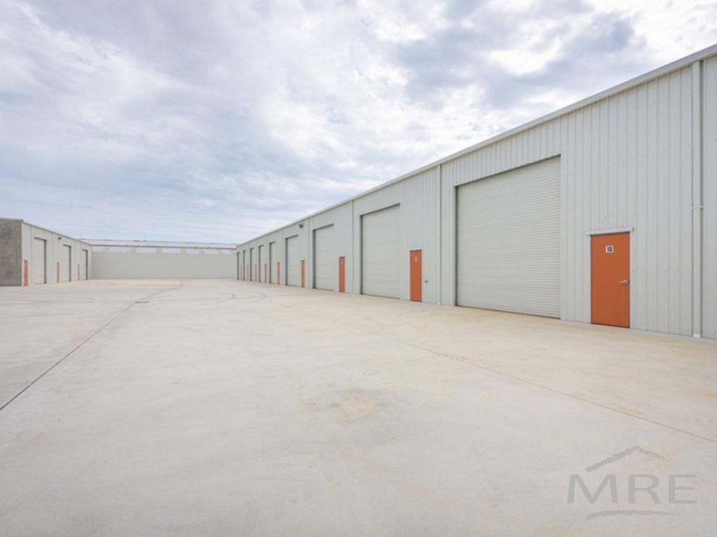 16/370A ALBANY HWY, ORANA, WA 6330