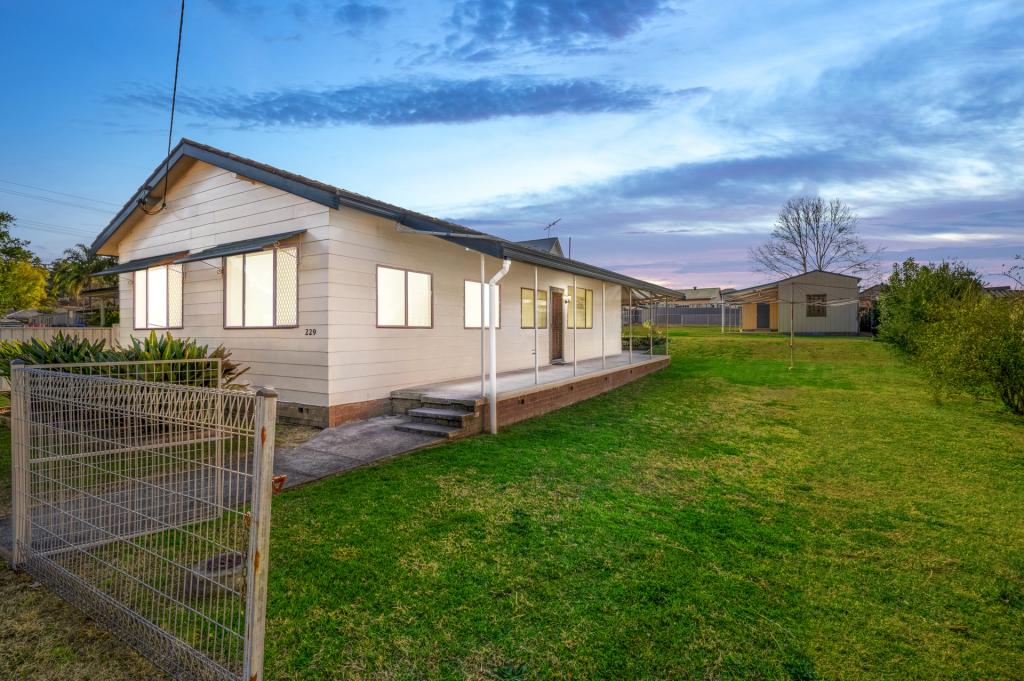 229 Cessnock Rd, Abermain, NSW 2326