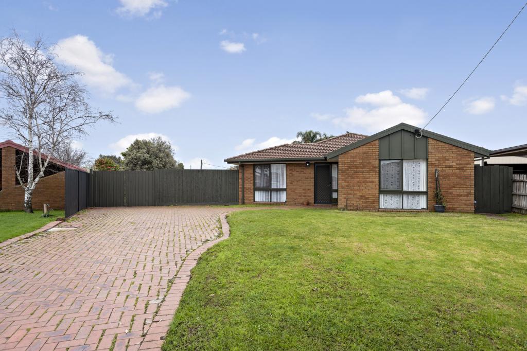 11 Glenn Cl, Cranbourne West, VIC 3977