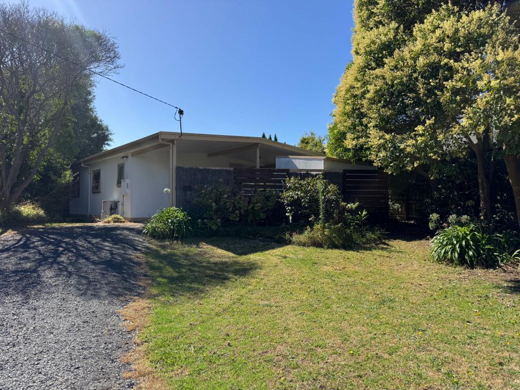 17 LOHR AVE, INVERLOCH, VIC 3996