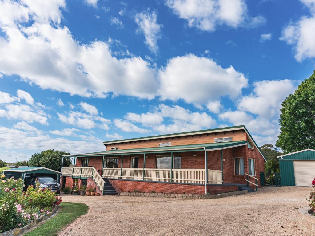 1 Halcyon Gr, St Helens, TAS 7216