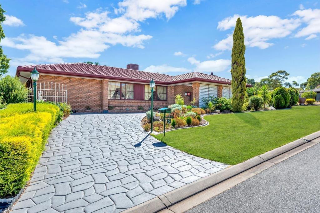 2 Sunny Pl, Wynn Vale, SA 5127