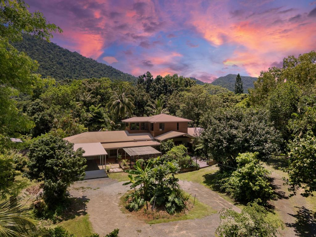 14-16 Pelizzari Cl, Redlynch, QLD 4870