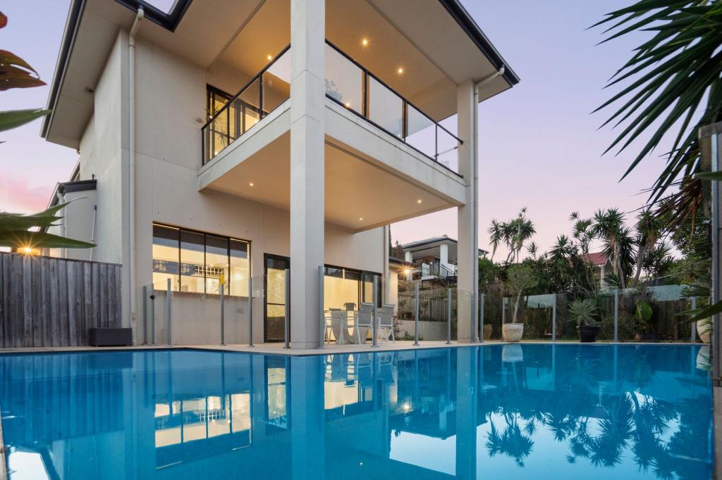 2 Bribie Cl, Redland Bay, QLD 4165