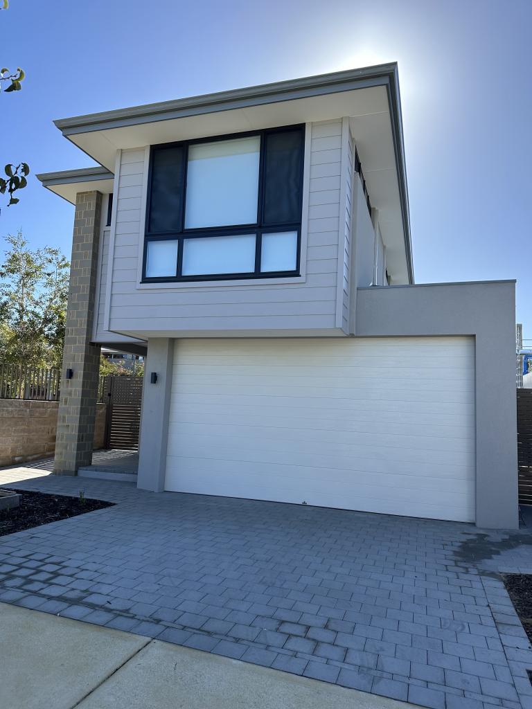 1 UTTING LANE, WILLAGEE, WA 6156