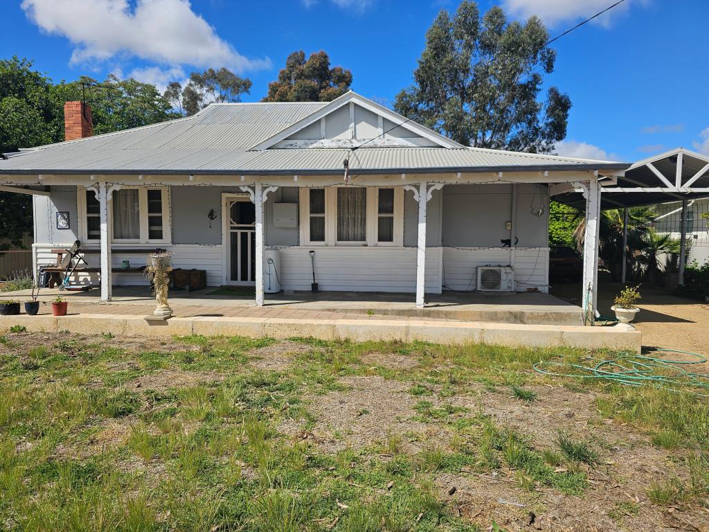 6 Thornton Ave, Kellerberrin, WA 6410