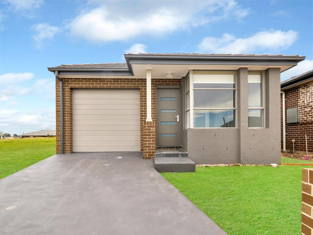 9 Ivanhoe St, Gregory Hills, NSW 2557