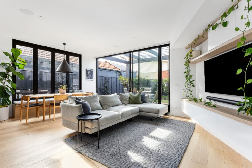 6A LLOYDS AVE, CAULFIELD EAST, VIC 3145