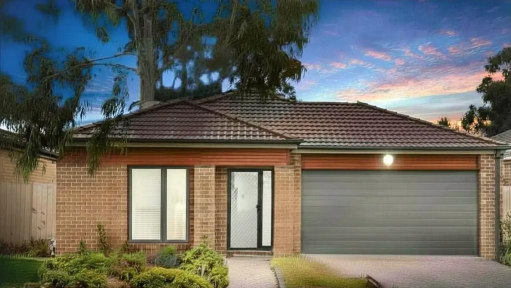 70 FIORELLI BVD, CRANBOURNE EAST, VIC 3977