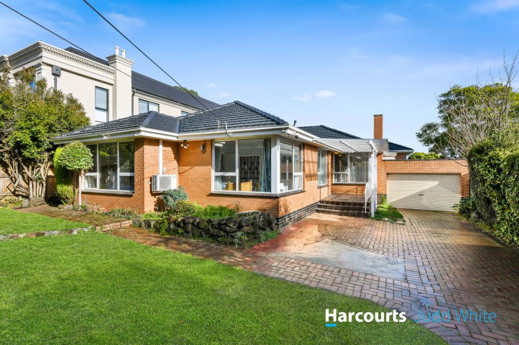 15 BURRAMINE RD, GLEN WAVERLEY, VIC 3150