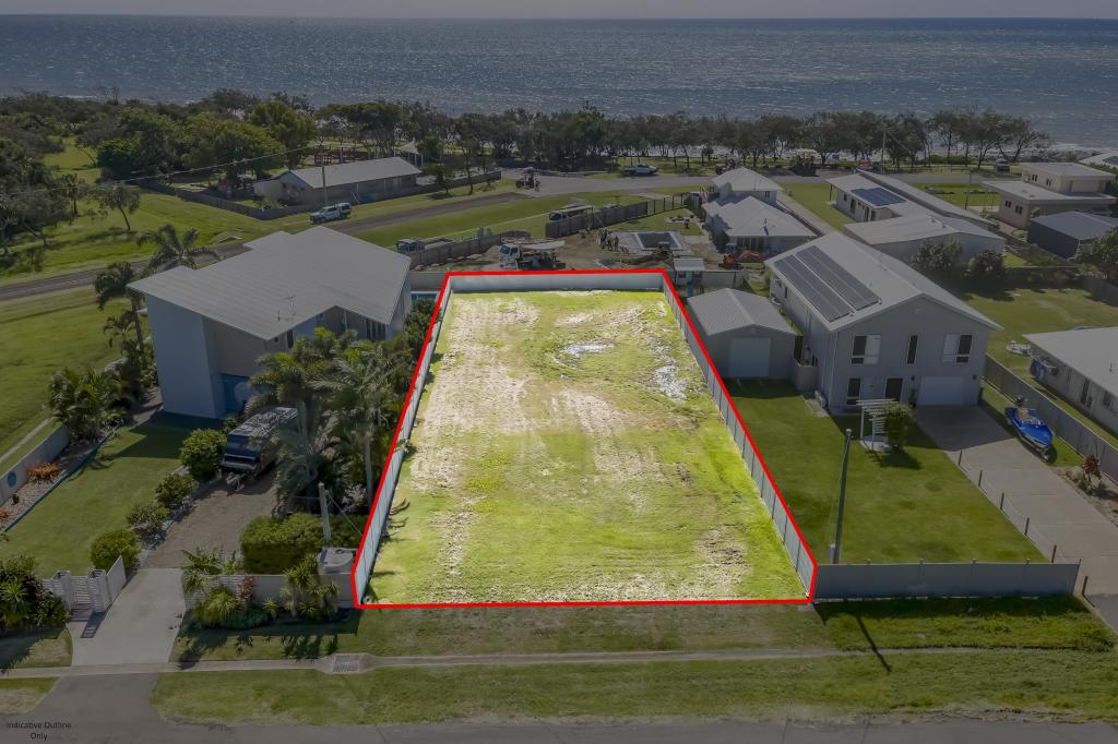 4 HUNTER ST, BURNETT HEADS, QLD 4670