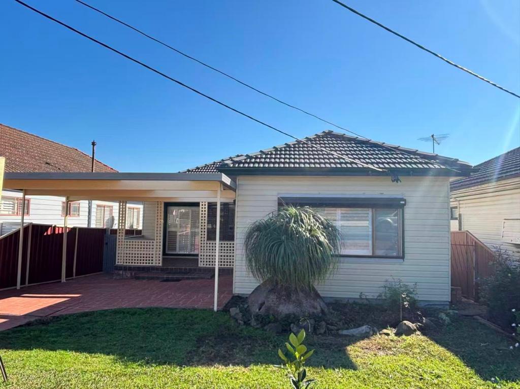 74 Hannans Rd, Riverwood, NSW 2210