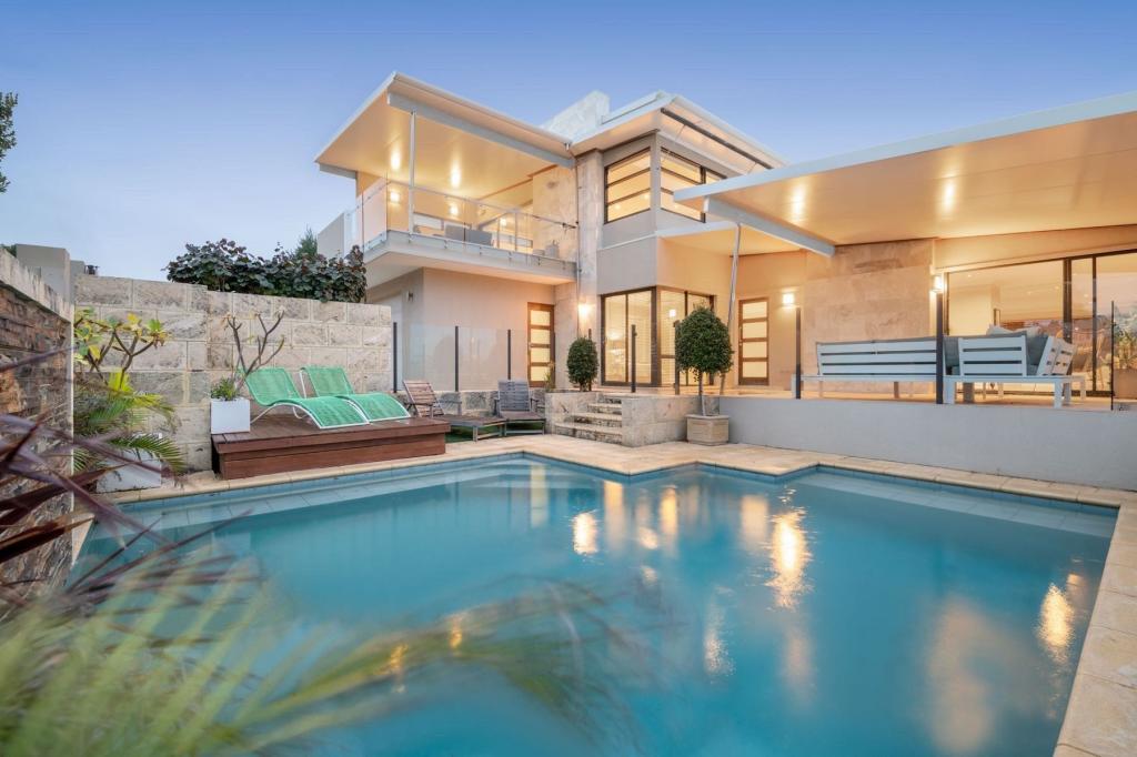 12 Kathleen St, Trigg, WA 6029