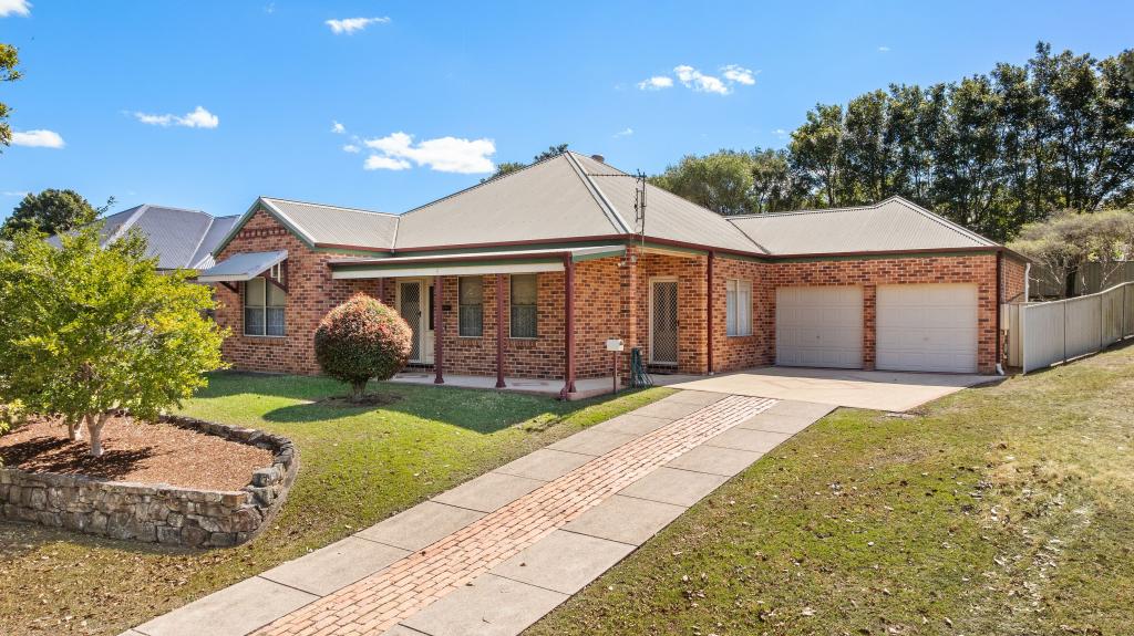 2 CANTERBURY DR, MORPETH, NSW 2321