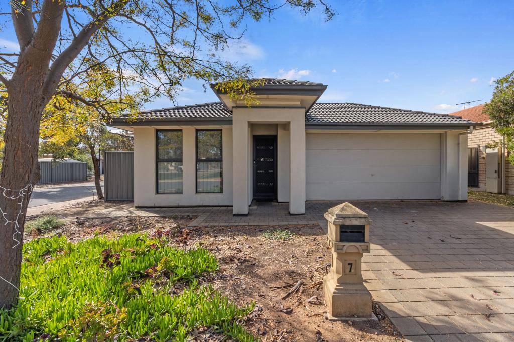 7 Almond Cct, Munno Para West, SA 5115