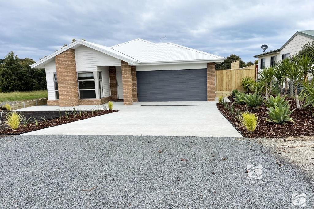 11 Seagull Ave, Metung, VIC 3904