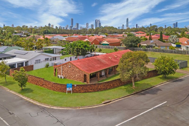 30 Collins Cres, Benowa, QLD 4217