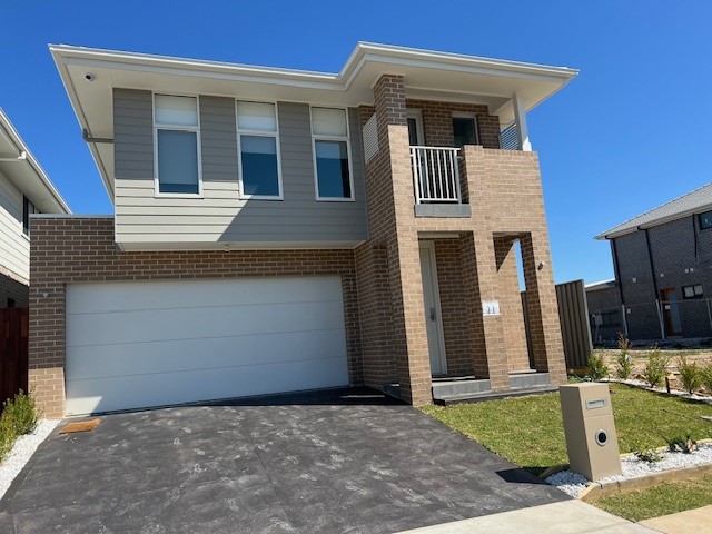 11 Burgmann St, Oran Park, NSW 2570