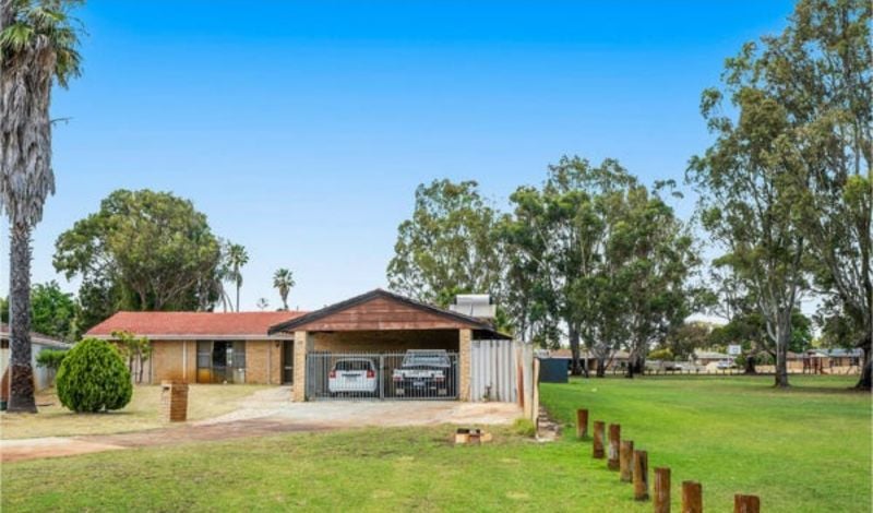 35 LONGFIELD RD, MADDINGTON, WA 6109