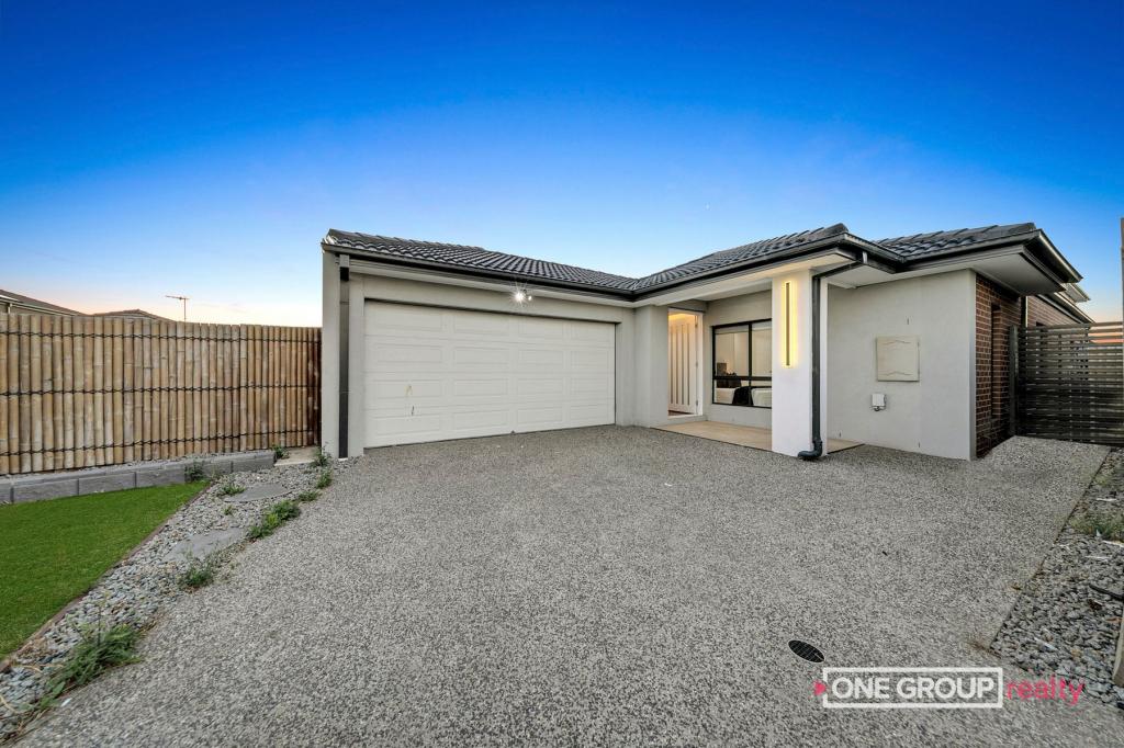 8 COWWARR CRES, WOLLERT, VIC 3750