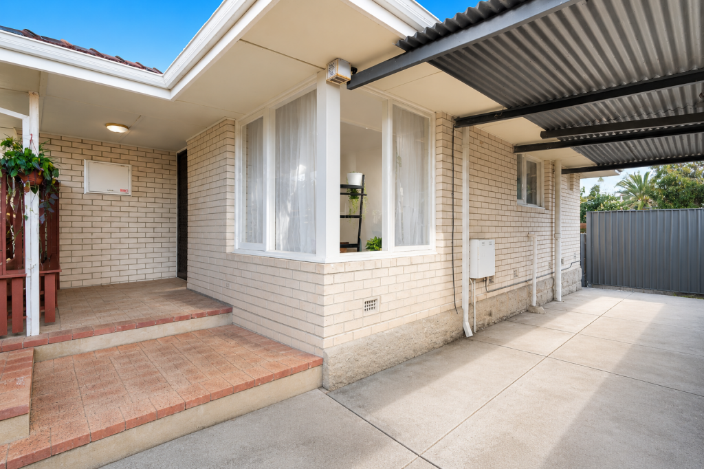 10 Chataway Rd, Girrawheen, WA 6064
