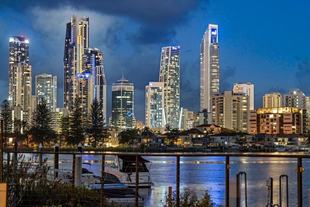 15 The Promenade, Isle Of Capri, QLD 4217
