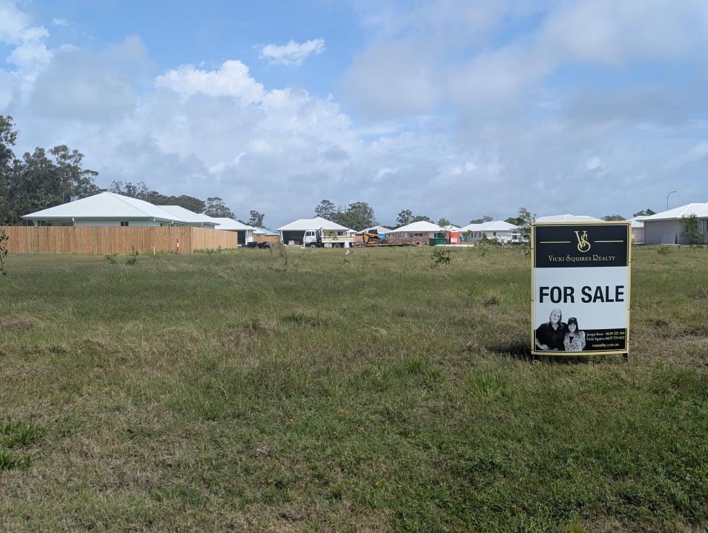 9 Charmed Waters Ct, Burrum Heads, QLD 4659