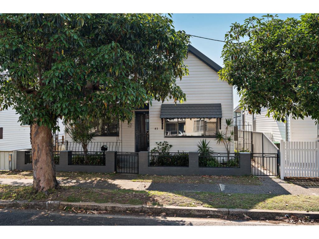 43 Emerald St, Hamilton North, NSW 2292