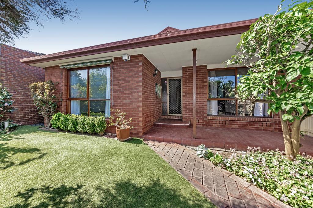 1/10 HALL ST, MCKINNON, VIC 3204