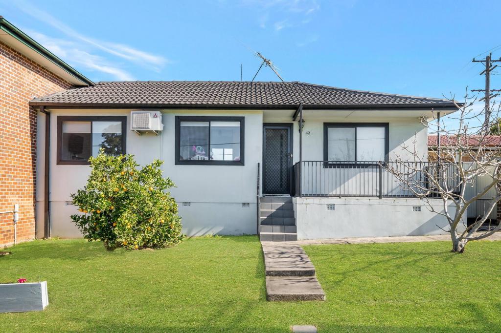 42 Warrumbungle St, Fairfield West, NSW 2165