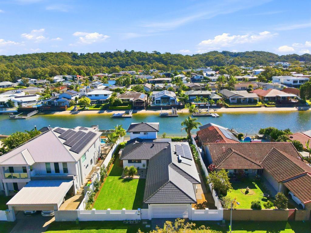 64 Melaleuca Dr, Palm Beach, QLD 4221