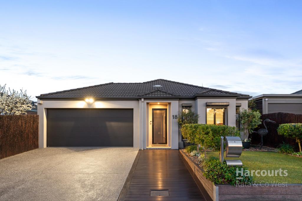 18 Great Barr Cres, Caroline Springs, VIC 3023