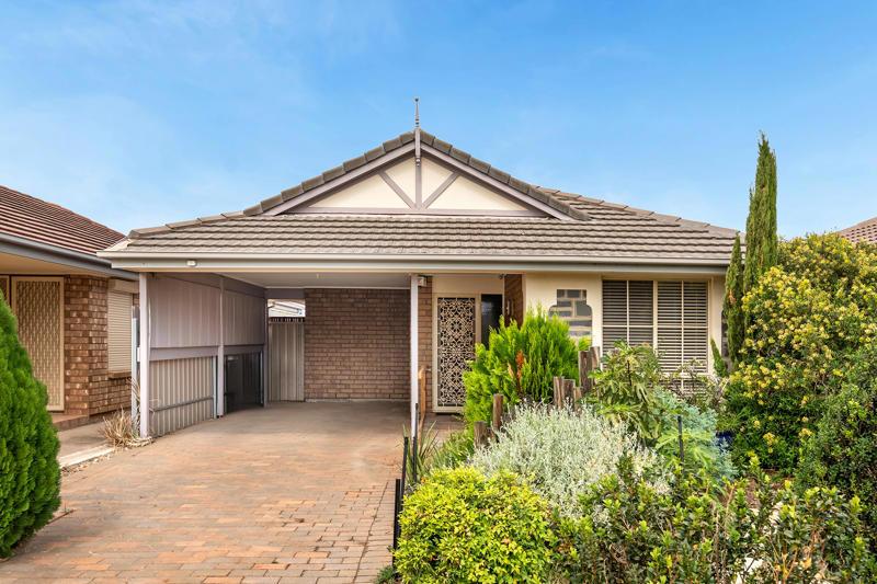 11a Crown Cres, Paralowie, SA 5108