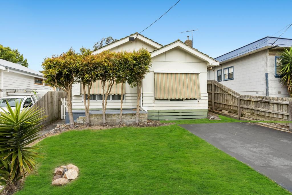 19 Sixth Ave, Rosebud, VIC 3939